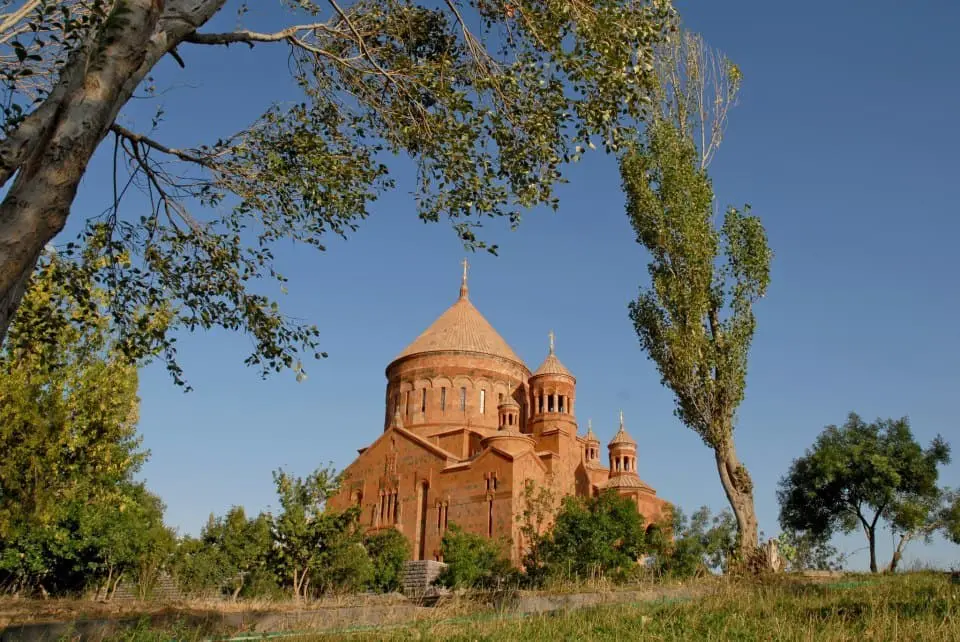 Ամենայն Հայոց Կաթողիկոսի ձեռամբ օծվեց Աբովյանի Սբ. Հովհաննես Մկրտիչ եկեղեցին (նկարներ, տեսանյութ) 4 262858_467292306636456_975127570_n