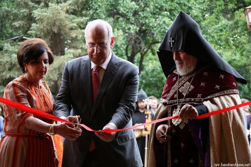 Մայր Աթոռում կատարվեց Հին Վեհարանի վերաբացման արարողությունը (նկարներ) 14 HV-3