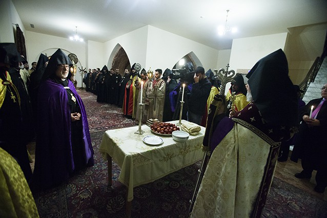 Մայր Տաճարում մատուցվեց Ս. Հարության ճրագալույցի Պատարագը (նկարներ) 12 IMG_2482 копия