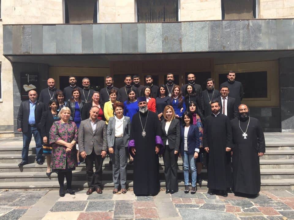 Մեկնարկեց «Երբ Ես-ը դառնում է Մենք» խորագրով եռօրյա համաժողովը (նկարներ) 14 Qristoneakan dastiarakuyan kentron 2