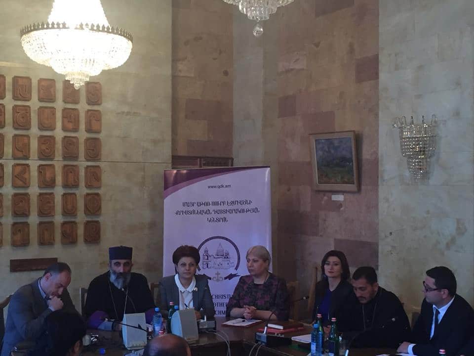 Մեկնարկեց «Երբ Ես-ը դառնում է Մենք» խորագրով եռօրյա համաժողովը (նկարներ) 12 Qristoneakan dastiarakuyan kentron 5