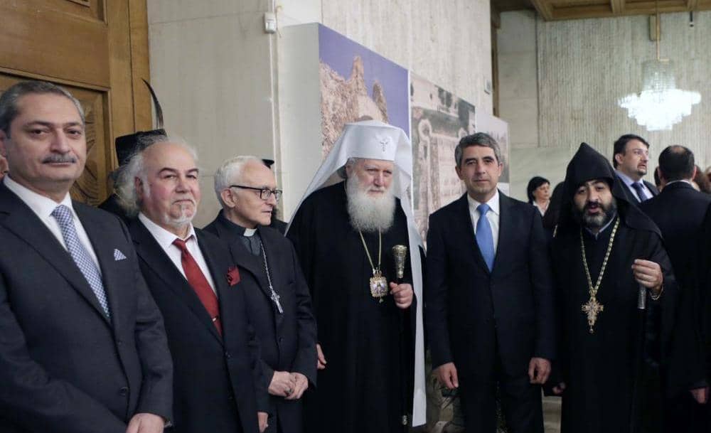 Բուլղարիայի հայոց թեմի առաջնորդը սլավոնական այբուբենի տոնի առիթով նախագահի նստավայրում մասնակցել է ավանդական ընդունելությանը 12 Bulxaria 1