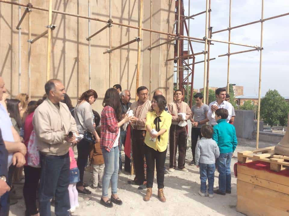 Արաբկիր համայնքում տեղի ունեցավ նորակառույց եկեղեցու 5 զանգերի օծման կարգ (նկարներ) 21 Ekexecu zanger 18