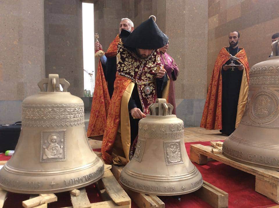 Արաբկիր համայնքում տեղի ունեցավ նորակառույց եկեղեցու 5 զանգերի օծման կարգ (նկարներ) 14 Ekexecu zanger 4