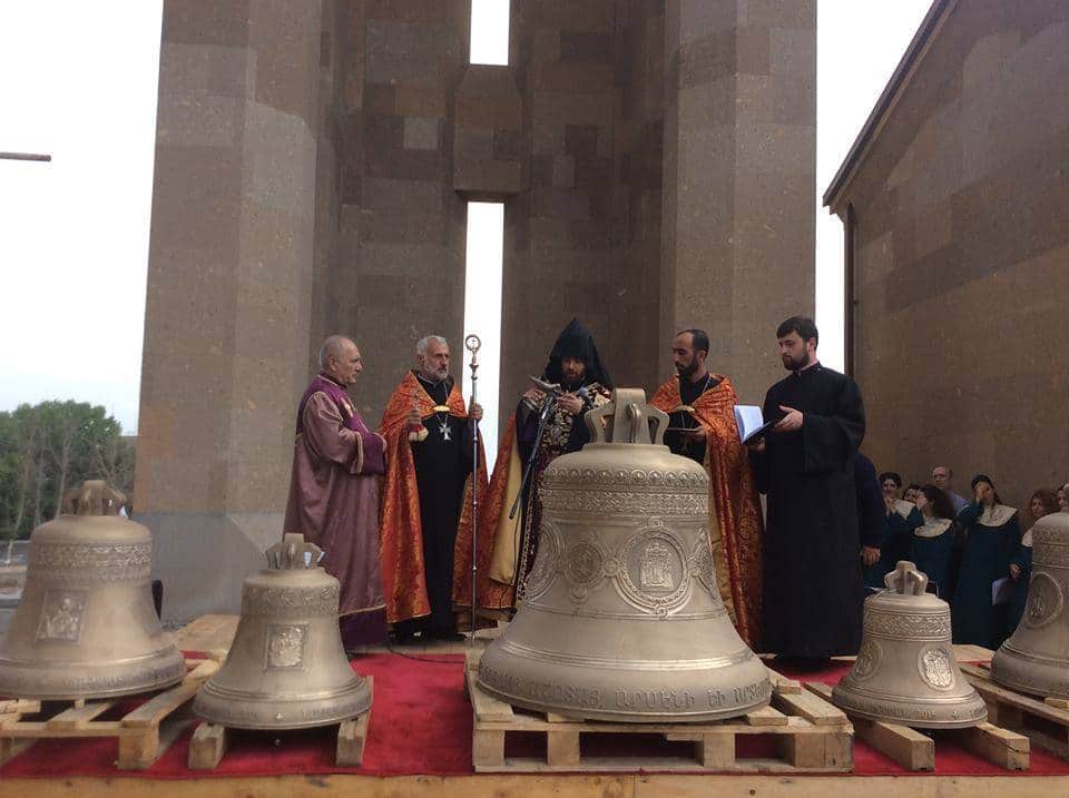 Արաբկիր համայնքում տեղի ունեցավ նորակառույց եկեղեցու 5 զանգերի օծման կարգ (նկարներ) 19 Ekexecu zanger 9