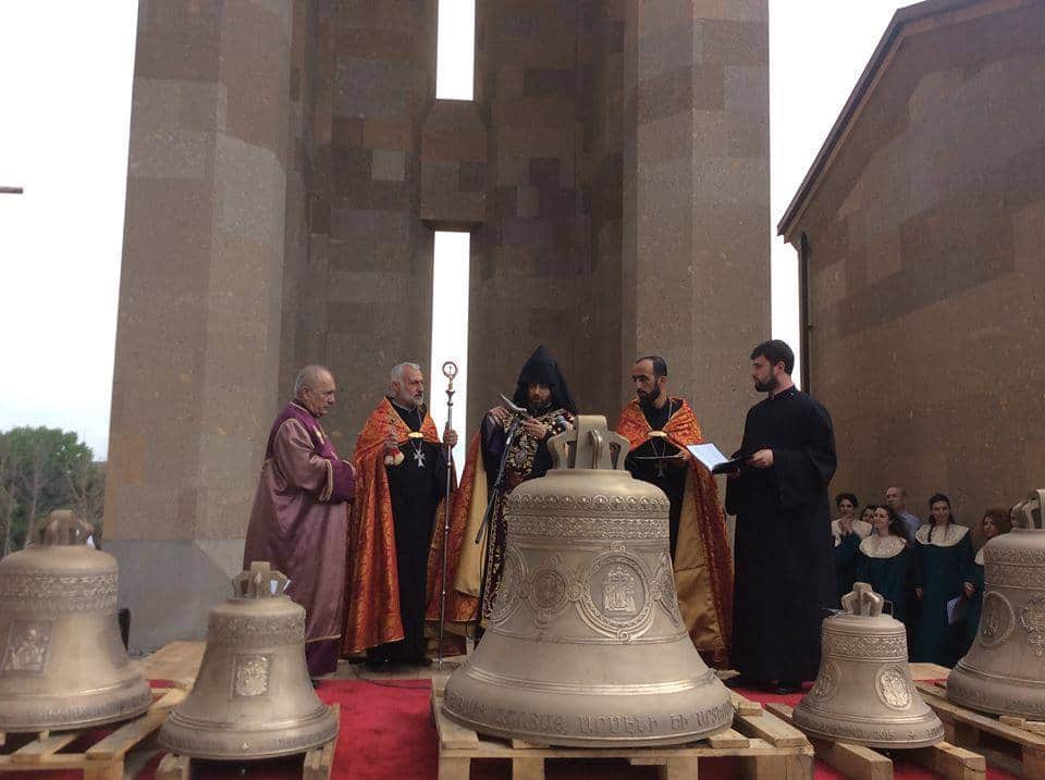 Արաբկիր համայնքում տեղի ունեցավ նորակառույց եկեղեցու 5 զանգերի օծման կարգ (նկարներ) 24 Ekexecu zanger11