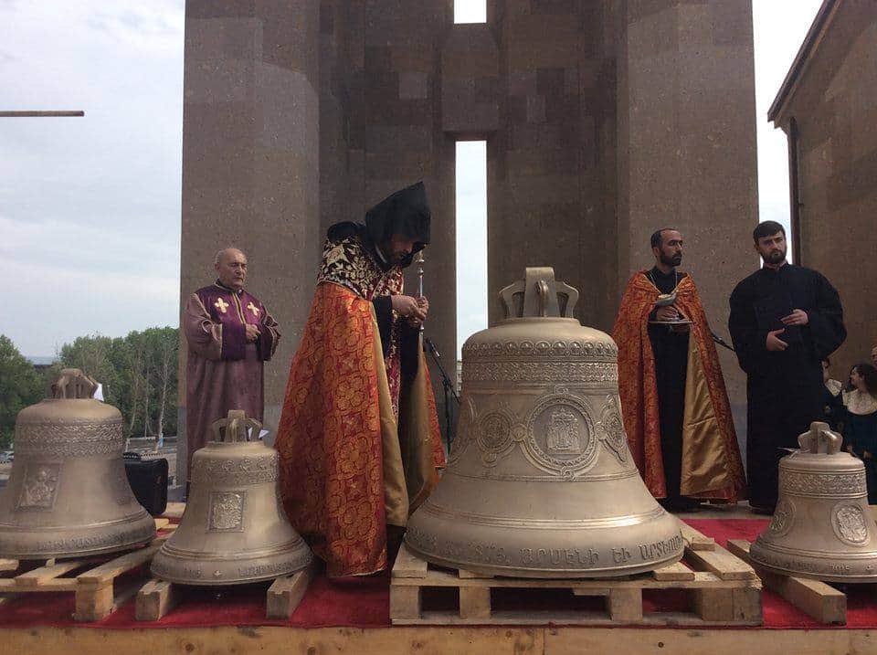Արաբկիր համայնքում տեղի ունեցավ նորակառույց եկեղեցու 5 զանգերի օծման կարգ (նկարներ) 27 Ekexecu zanger14