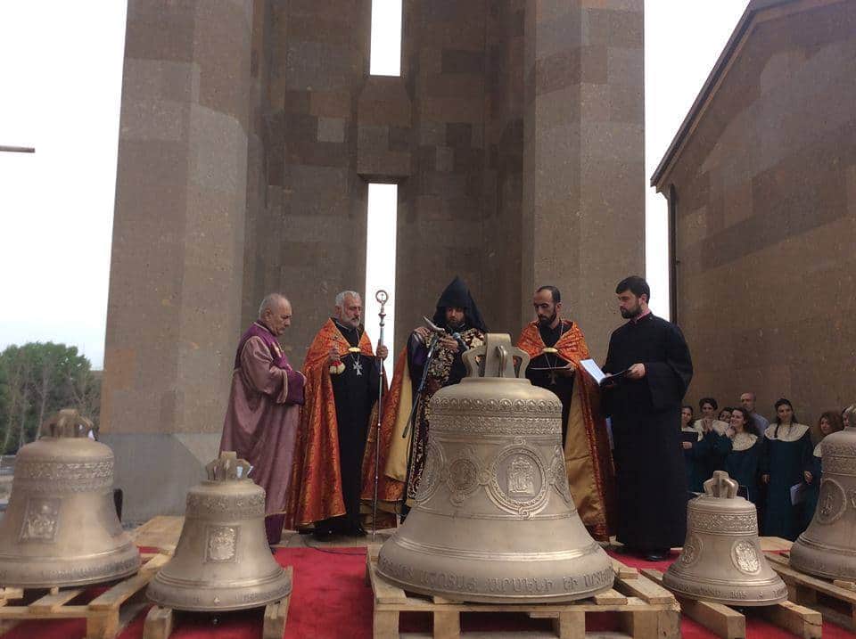 Արաբկիր համայնքում տեղի ունեցավ նորակառույց եկեղեցու 5 զանգերի օծման կարգ (նկարներ) 28 Ekexecu zanger15