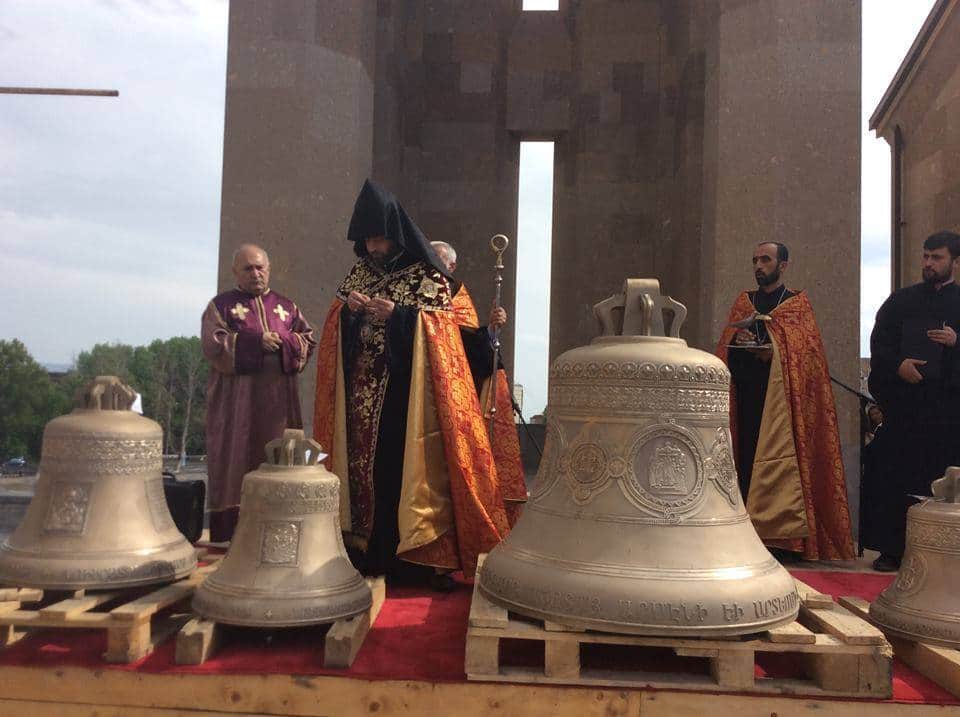 Արաբկիր համայնքում տեղի ունեցավ նորակառույց եկեղեցու 5 զանգերի օծման կարգ (նկարներ) 31 Ekexecu zanger19