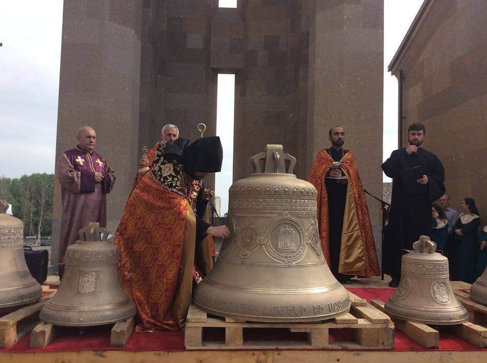 Արաբկիր համայնքում տեղի ունեցավ նորակառույց եկեղեցու 5 զանգերի օծման կարգ (նկարներ) 35 Ekexecu zanger23