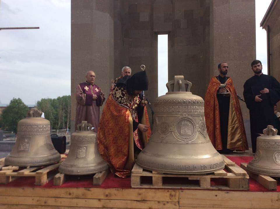 Արաբկիր համայնքում տեղի ունեցավ նորակառույց եկեղեցու 5 զանգերի օծման կարգ (նկարներ) 38 Ekexecu zanger26