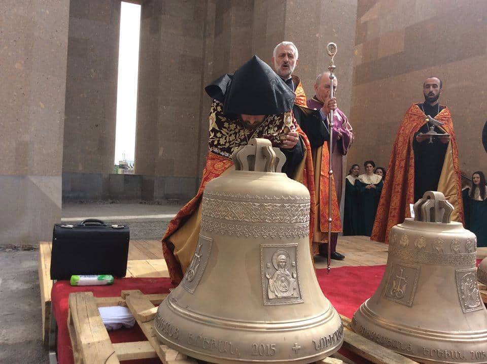 Արաբկիր համայնքում տեղի ունեցավ նորակառույց եկեղեցու 5 զանգերի օծման կարգ (նկարներ) 40 Ekexecu zanger28