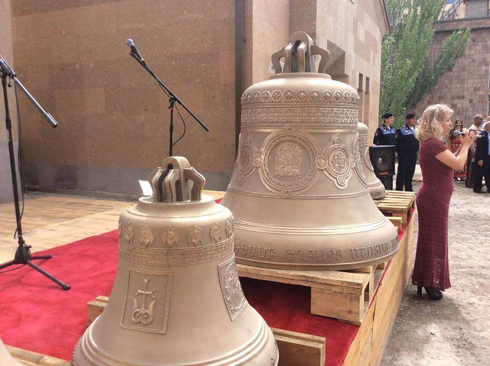 Արաբկիր համայնքում տեղի ունեցավ նորակառույց եկեղեցու 5 զանգերի օծման կարգ (նկարներ) 41 Ekexecu zanger29