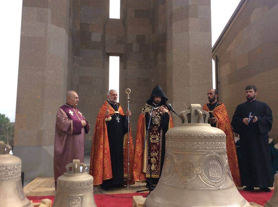 Արաբկիր համայնքում տեղի ունեցավ նորակառույց եկեղեցու 5 զանգերի օծման կարգ (նկարներ) 47 Ekexecu zanger36