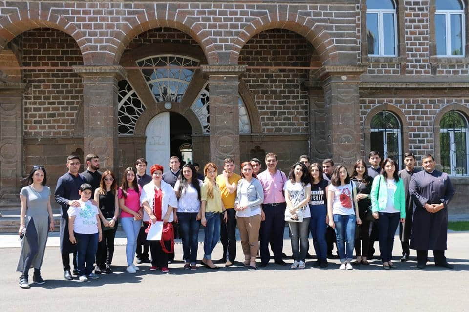 Գևորգյան Հոգևոր Ճեմարանը հյուրընկալեց «Հանրային կապերի /PR/ դպրոցի» շրջանավարտներին (նկարներ) 16 Gevorgyan4