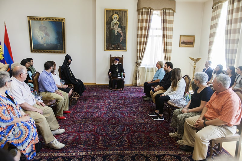 Ամենայն Հայոց Կաթողիկոսն ընդունեց ԱՄՆ Վուսթըր քաղաքից ժամանած ուխտավորների 12 11-2-1