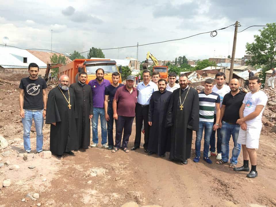 Հոգևորականներն իրենց օգնությունը ցուցաբերեցին ջրհեղեղից տուժած ընտանիքներին 13 Artiki tem1