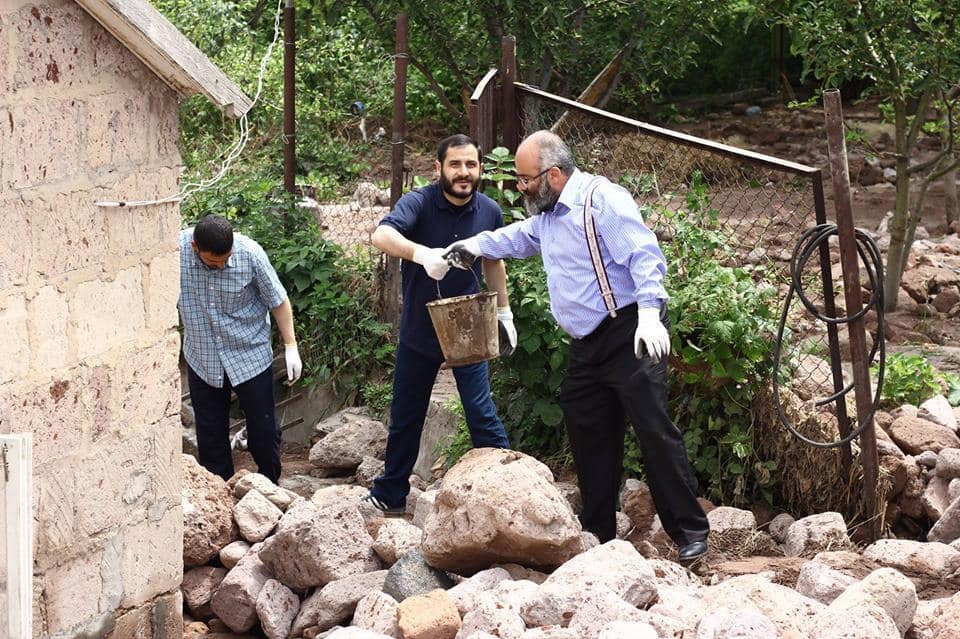Հոգևորականներն իրենց օգնությունը ցուցաբերեցին ջրհեղեղից տուժած ընտանիքներին 14 Artiki tem2
