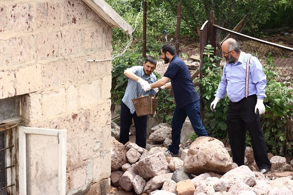 Հոգևորականներն իրենց օգնությունը ցուցաբերեցին ջրհեղեղից տուժած ընտանիքներին 16 Artiki tem4