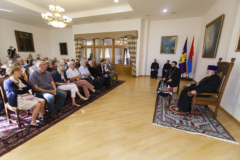 Ամենայն Հայոց Կաթողիկոսն ընդունեց Ֆրանսիայից ժամանած բժիշկներին 12 17-1