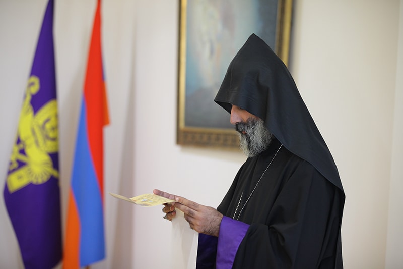 Հայրապետական օրհնության և գնահատանքի գիր` «Հովարդ Գարակեոզյան» հիշատակի ընկերակցությանը 16 18-5
