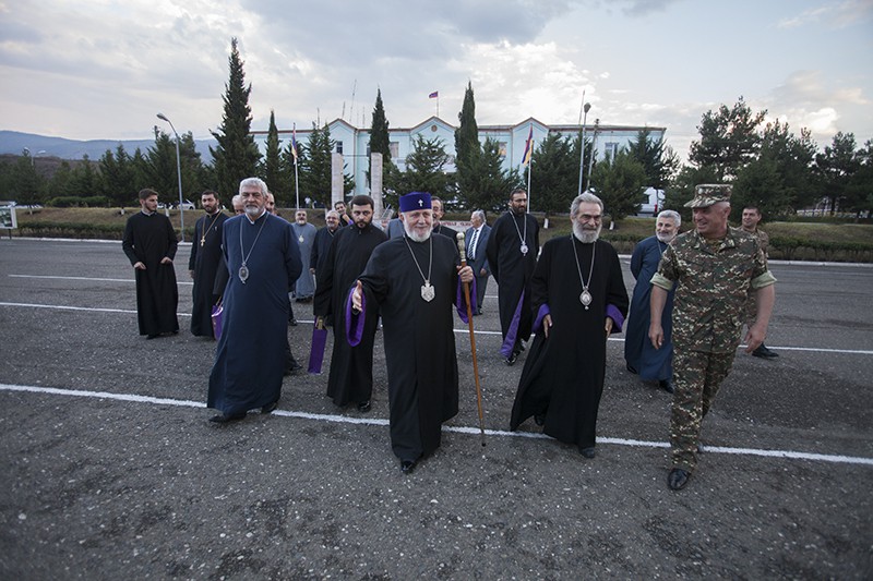 Ամենայն Հայոց Կաթողիկոսը հանդիպում ունեցավ զինվորների հետ (նկարներ) 16 IMG_8160 copy