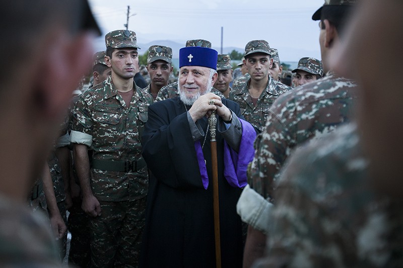 Ամենայն Հայոց Կաթողիկոսը հանդիպում ունեցավ զինվորների հետ (նկարներ) 18 IMG_8261 copy