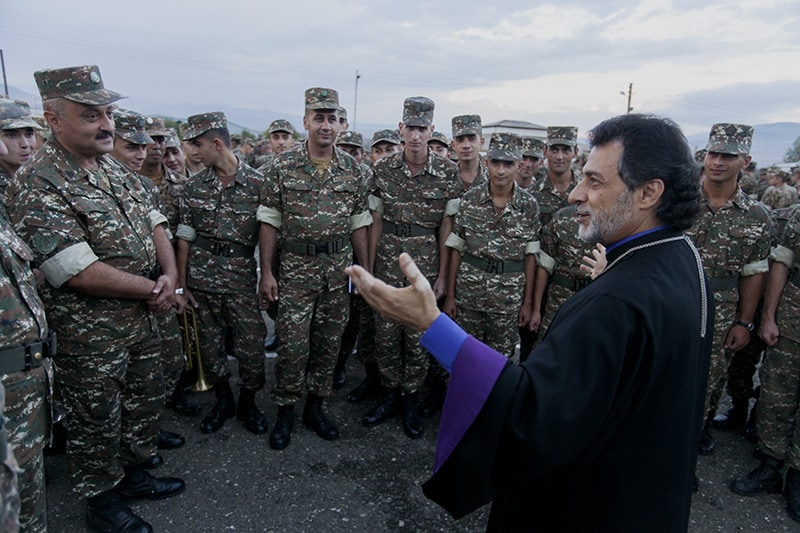 Ամենայն Հայոց Կաթողիկոսը հանդիպում ունեցավ զինվորների հետ (նկարներ) 20 IMG_8282 copy