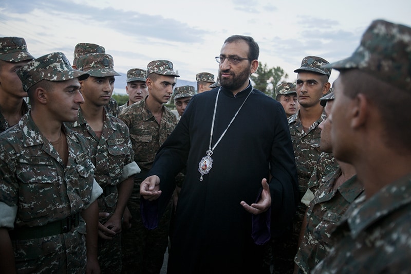 Ամենայն Հայոց Կաթողիկոսը հանդիպում ունեցավ զինվորների հետ (նկարներ) 21 IMG_8327 copy