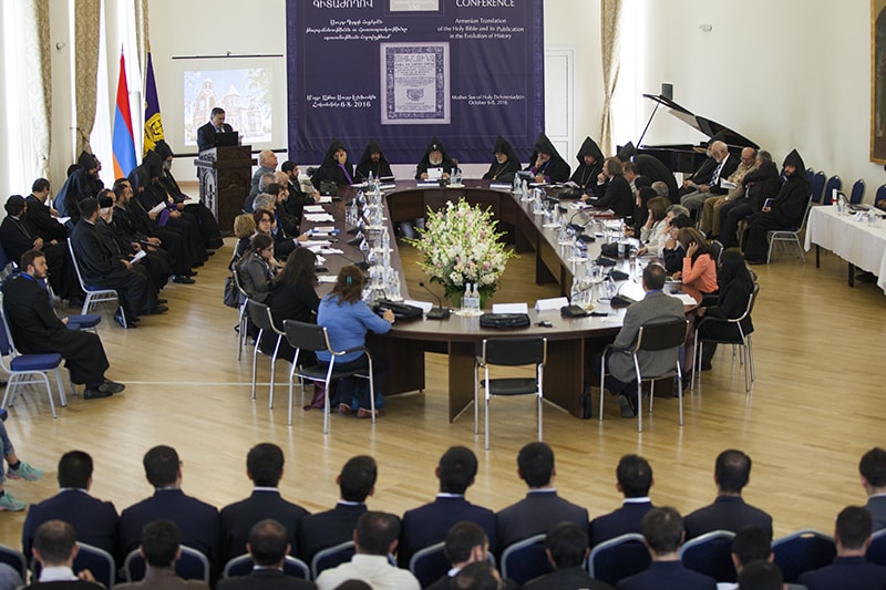 Մայր Աթոռում սկսվեց հայերեն առաջին տպագիր Աստվածաշնչի 350-ամյակին նվիրված միջազգային գիտաժողովը (նկարներ) 24 06-2-13