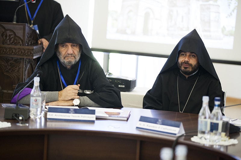 Մայր Աթոռում սկսվեց հայերեն առաջին տպագիր Աստվածաշնչի 350-ամյակին նվիրված միջազգային գիտաժողովը (նկարներ) 13 06-2-2