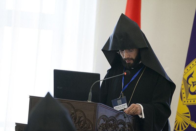 Մայր Աթոռում սկսվեց հայերեն առաջին տպագիր Աստվածաշնչի 350-ամյակին նվիրված միջազգային գիտաժողովը (նկարներ) 15 06-2-4