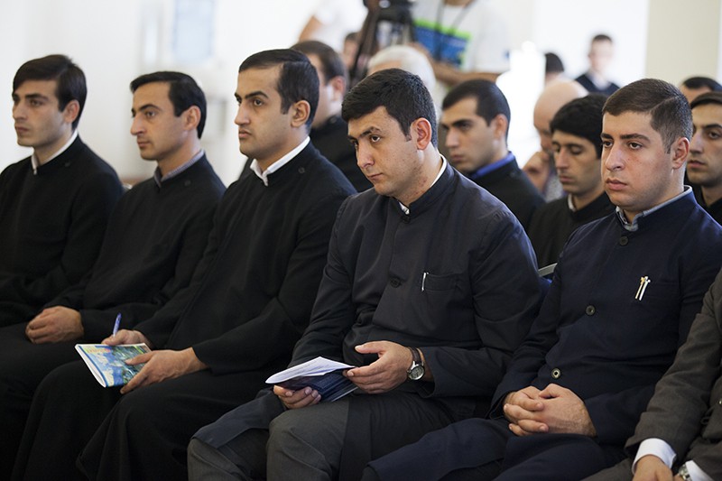 Մայր Աթոռում սկսվեց հայերեն առաջին տպագիր Աստվածաշնչի 350-ամյակին նվիրված միջազգային գիտաժողովը (նկարներ) 18 06-2-7