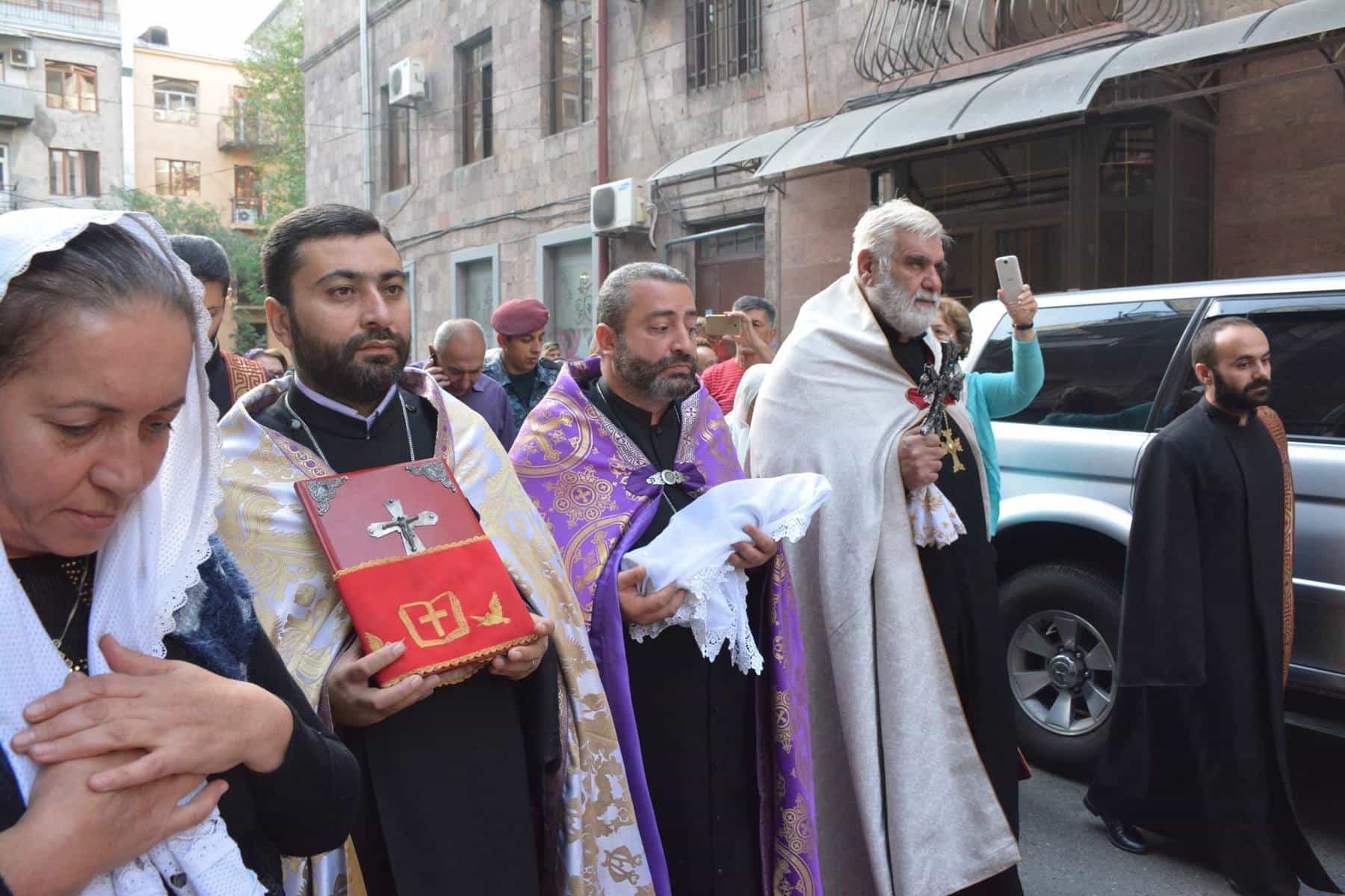 Ուխտավորները հաղորդակից դարձան Սբ. Անանիայի Աջին (նկարներ) 14 s-zoravor-12