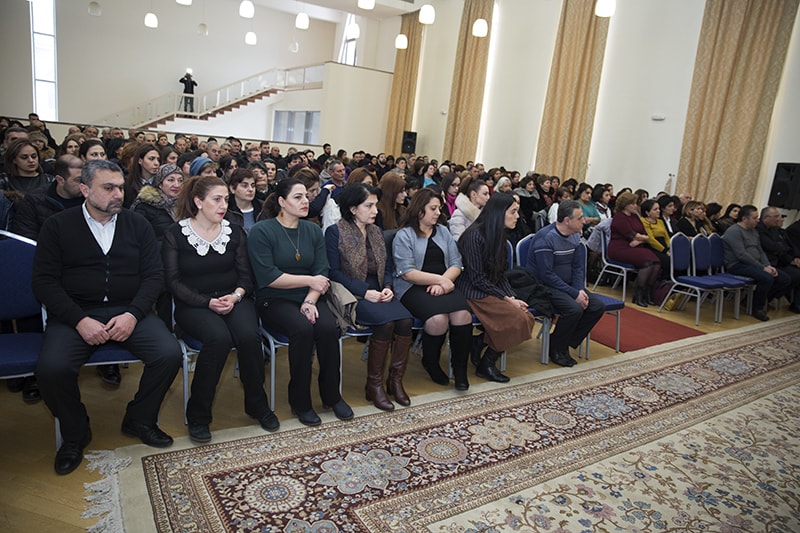 Ամենայն Հայոց Կաթողիկոսն ընդունեց Մայր Աթոռի պաշտոնեությանը (նկարներ) 16 13 5