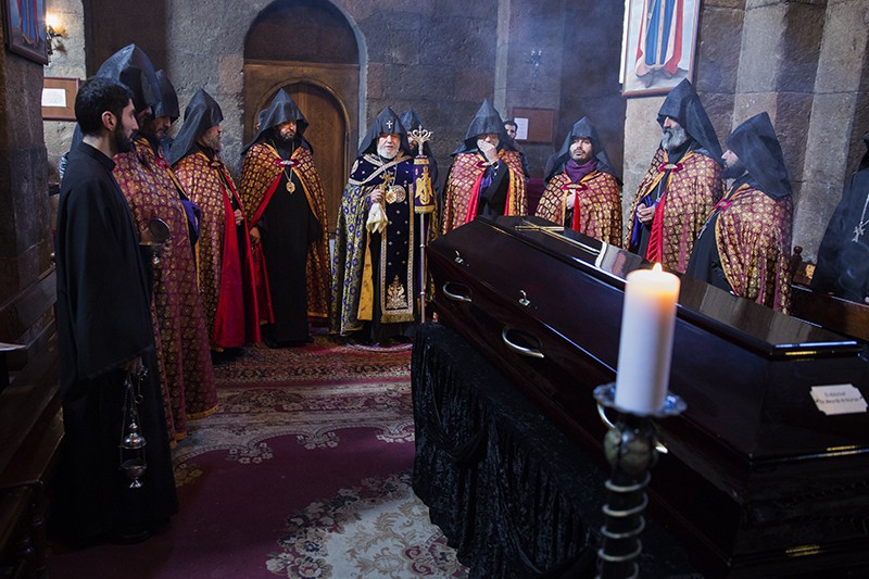 Կատարվեց Տ. Մեսրոպ արքեպիսկոպոս Գրիգորյանի հուղարկավորության արարողությունը (նկարներ) 12 30 1