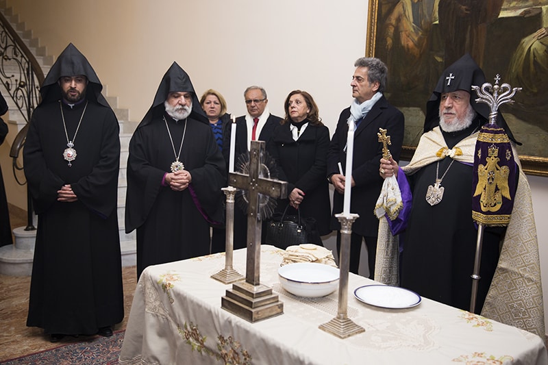 Մայր Աթոռ Ս. Էջմիածնում մատուցվեց Ճրագալույցի Ս. Պատարագ (նկարներ) 23 Jragaluyc 12