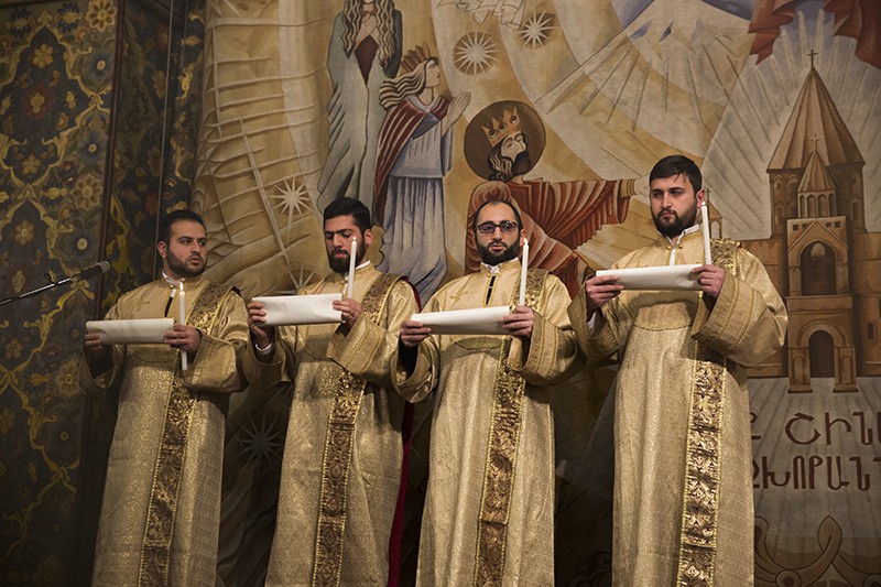 Մայր Աթոռ Ս. Էջմիածնում մատուցվեց Ճրագալույցի Ս. Պատարագ (նկարներ) 13 Jragaluyc 2