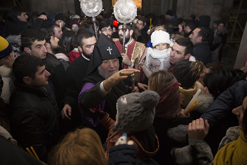 Մայր Աթոռ Ս. Էջմիածնում մատուցվեց Ճրագալույցի Ս. Պատարագ (նկարներ) 20 Jragaluyc 9
