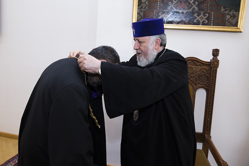 Ամենայն Հայոց Կաթողիկոսն օրհնեց նորընծա ծայրագույն վարդապետին (նկարներ) 14 27 3