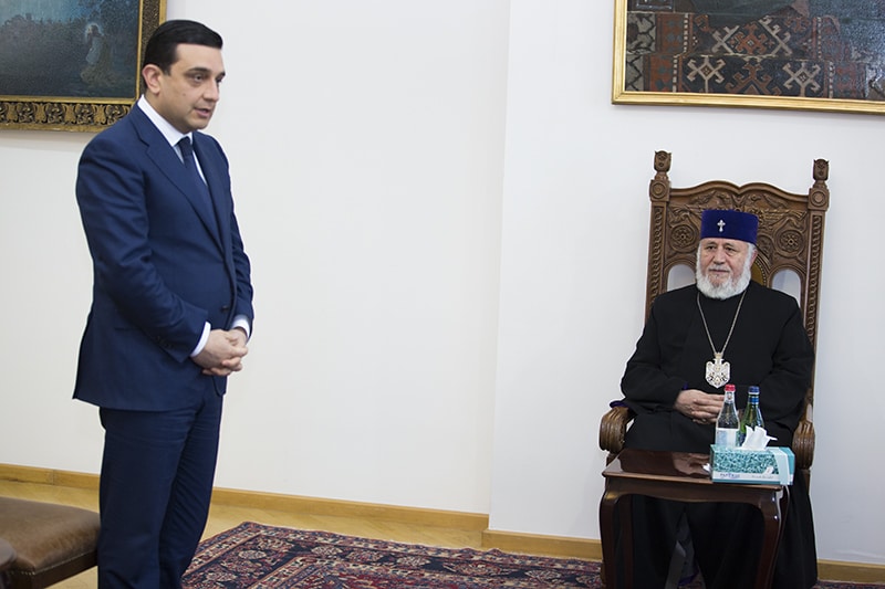 Ամենայն Հայոց Կաթողիկոսը հանդիպում ունեցավ ԵՊԲՀ ուսանողների և զինվորների հետ 12 11 1 1