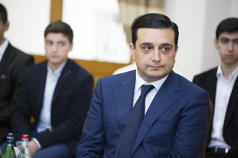 Ամենայն Հայոց Կաթողիկոսը հանդիպում ունեցավ ԵՊԲՀ ուսանողների և զինվորների հետ 13 11 2 1