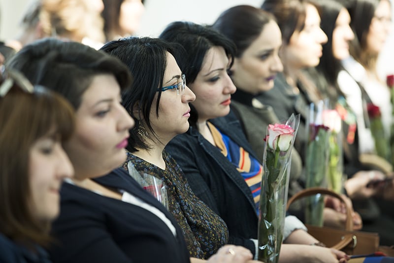 Ամենայն Հայոց Կաթողիկոսը շնորհավորեց Մայր Աթոռի աշխատակցուհիներին Ավետման տոնի առիթով 15 7 2 4