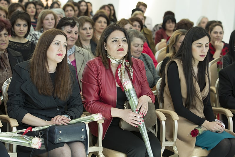 Ամենայն Հայոց Կաթողիկոսը շնորհավորեց Մայր Աթոռի աշխատակցուհիներին Ավետման տոնի առիթով 16 7 2 5