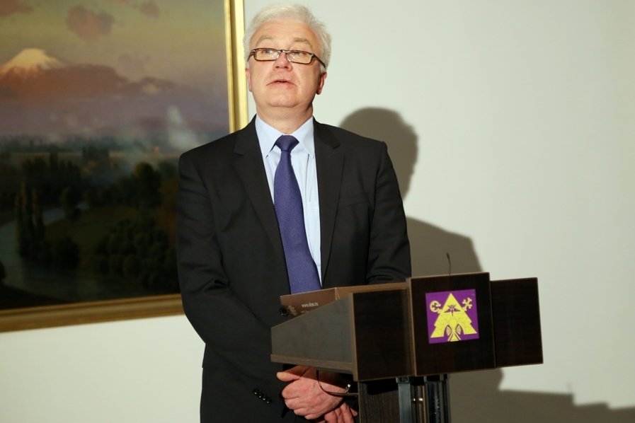 Ամենայն Հայոց Կաթողիկոսը ժամանեց Մոսկվա «Տապան» թանգարանում բացվեց հայ նկարիչների ցուցահանդեսը 21 15 10