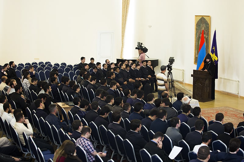 Գևորգյան հոգևոր ճեմարանում տեղի ունեցավ Ճեմարանի կայքէջի և «Էջմիածին» երգչախմբի նոր տեսասկավառակի շնորհանդեսը 13 15 2 6