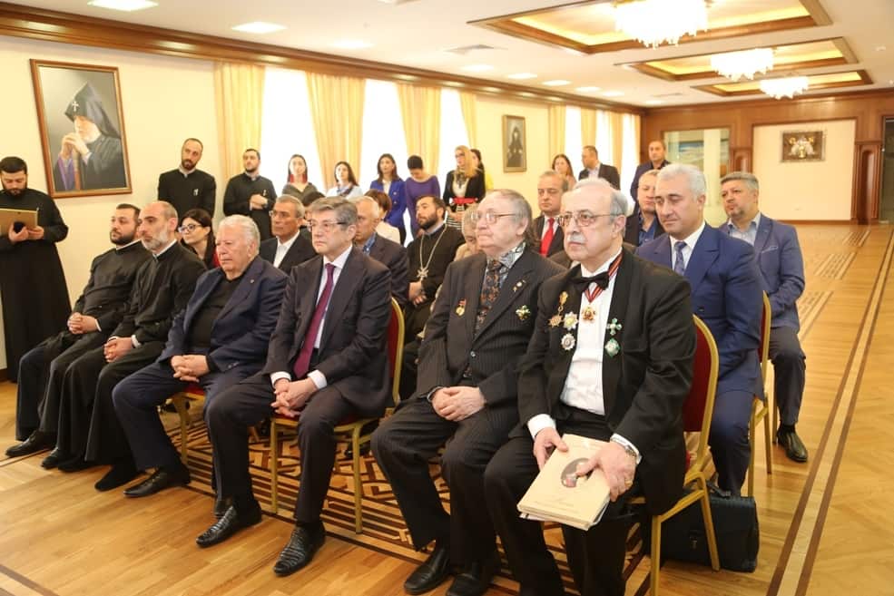 Ամենայն Հայոց Կաթողիկոսին «Բեթղեհեմյան ոսկե աստղ» շքանշան շնորհվեց (նկարներ) 14 20 3