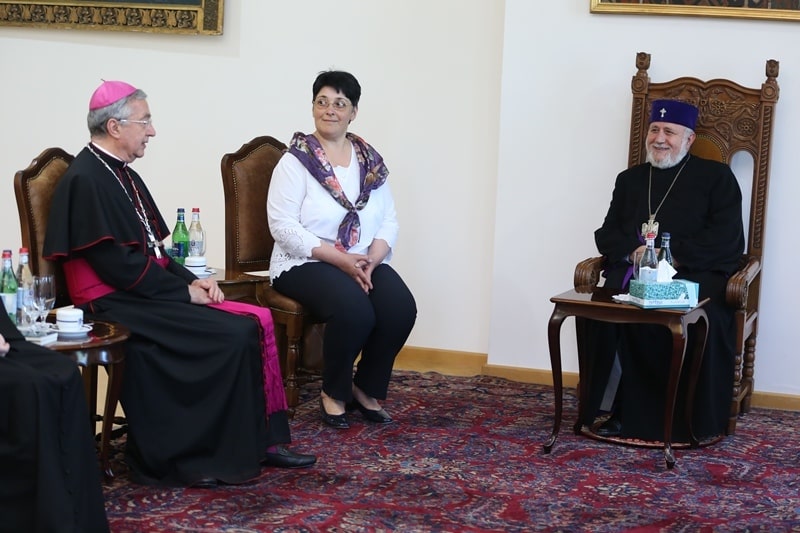 Ամենայն Հայոց Կաթողիկոսն ընդունեց Վատիկանի Գաղտնի արխիվների և Առաքելական գրադարանի ղեկավարին 12 30 1