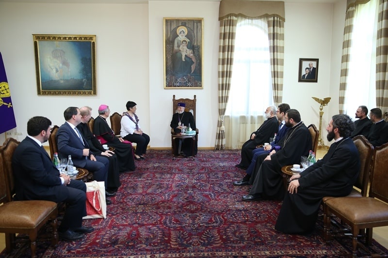 Ամենայն Հայոց Կաթողիկոսն ընդունեց Վատիկանի Գաղտնի արխիվների և Առաքելական գրադարանի ղեկավարին 13 30 2