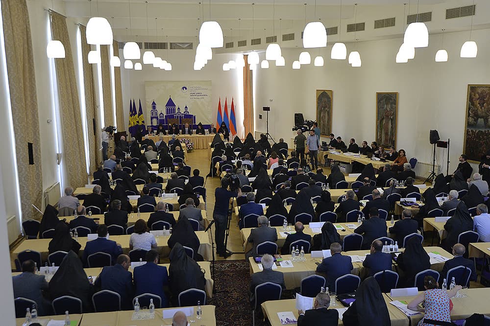 ՀՀ նախագահը ներկա գտնվեց Եկեղեցական-ներկայացուցչական ժողովին 15 08.4